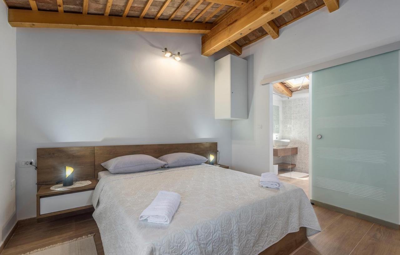 Beautiful Stone House - Villa Parentium With Private Pool Dracevac Exterior photo